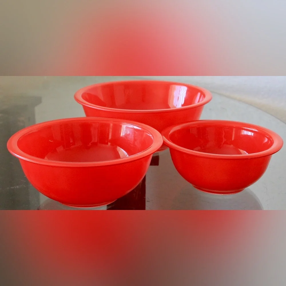 PYREX NESTING GLASS MIXING BOWL SET OF 3 VINTAGE RED 10,8,7 INCH